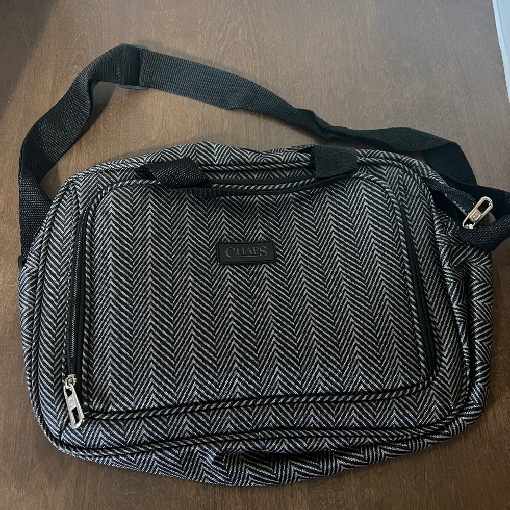 Chaps gray black chevron messenger laptop shoulder bag
